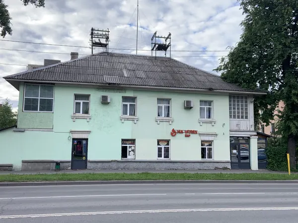На углях